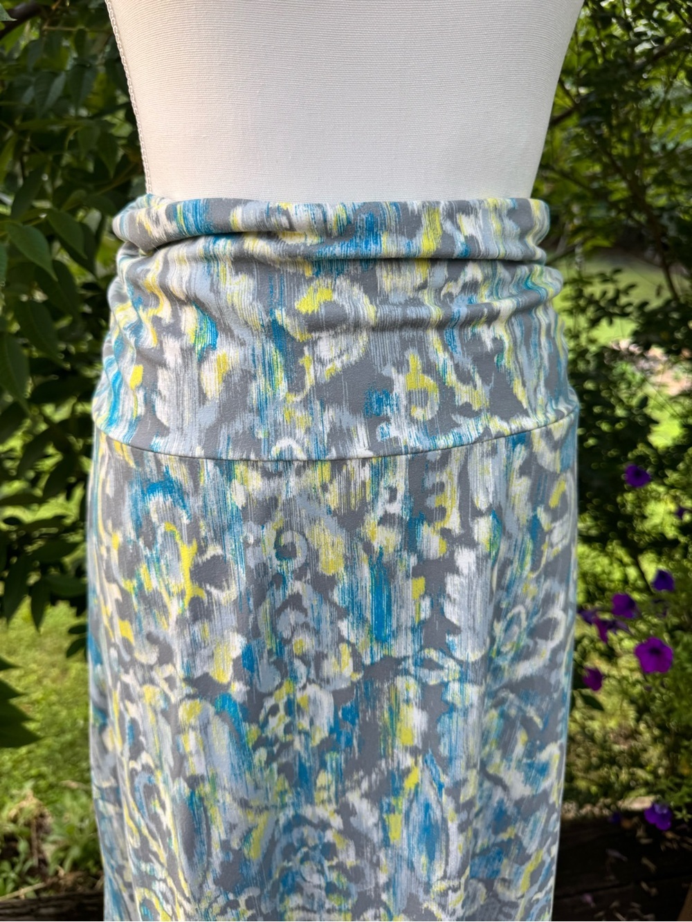 Eddie Bauer Foldover Waist Skirt Gray Blue Yellow Abstract Print Stretch Midi - Picture 2 of 6